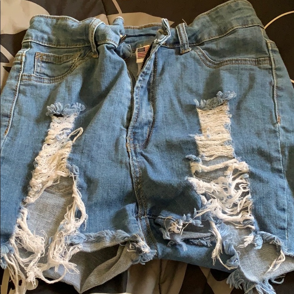 ripped shorts 🔅